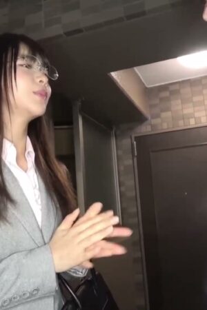 Rin Ouka và MADV-577: Nàng hàng xóm lẳng lơ trong bộ đồ bơi, tình vụng trộm ướt át đến điên dại.