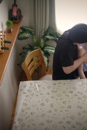 Akari Kuroshima và URE-127: Nàng dâu lẳng lơ lạc bước vào vòng xoáy tình ái