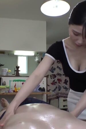 Koko-san (HAWA-341): Mẹ đơn thân khát khao yêu, lẳng lơ quyến rũ chết người qua từng nụ hôn ướt át.
